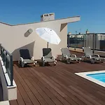 Novo Com Piscina 奥良